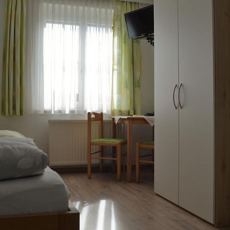 Fruehstueckspension Sterr Strebersdorf Exterior foto