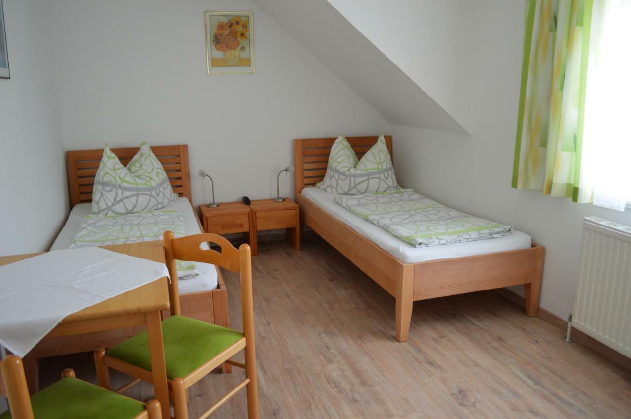 Fruehstueckspension Sterr Strebersdorf Exterior foto